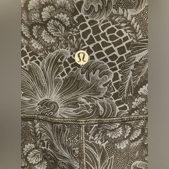 Lululemon Wunder Under Hi-Rise 1/2 Tight *Full-On Luxtreme 17" size 4 - Picture 6 of 10